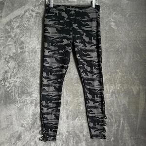 Maurice’s in Motion Leggings Size Large, Open Weave at Ankle Black Camo